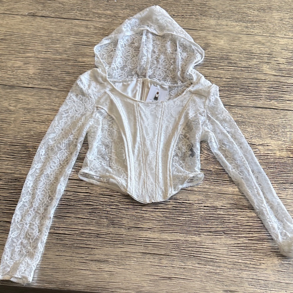 Elegant White Lace Women's Top Xs